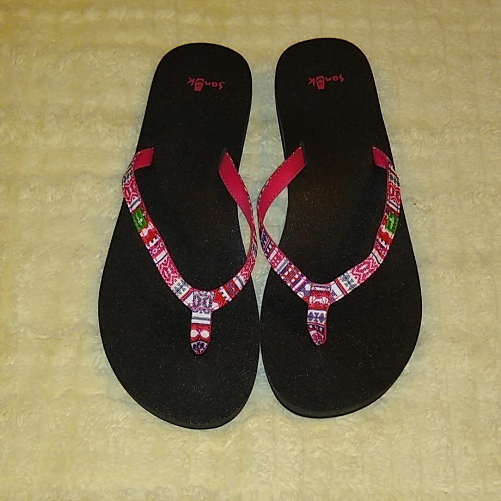 Sanuk Black Flip Flop Sandals with Pink Patterned Straps